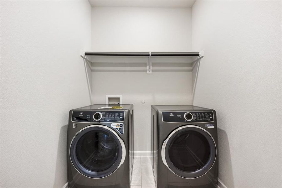 Furnished interior view inside a new home in Eagle Glen Elements, Alvarado (Image 7).