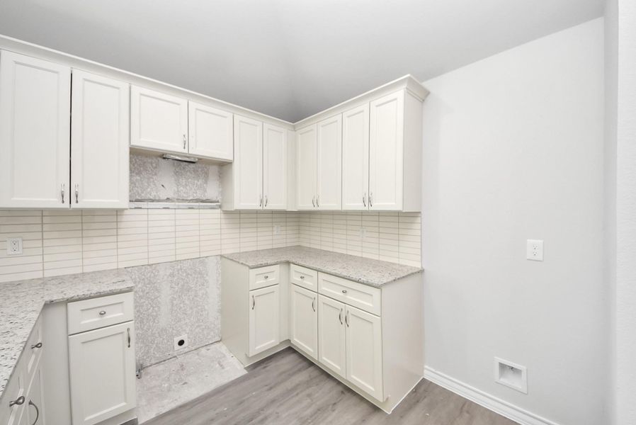 Furnished interior view inside a new home in Santa Fe, Cleveland (Image 11).