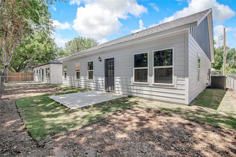 Exterior details and patio area of a home in , Fort Worth (Image 3).