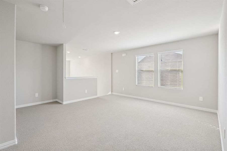 Spacious, unfurnished interior of a new home in Simpson Crossing - Spring Series, McKinney (Image 30).