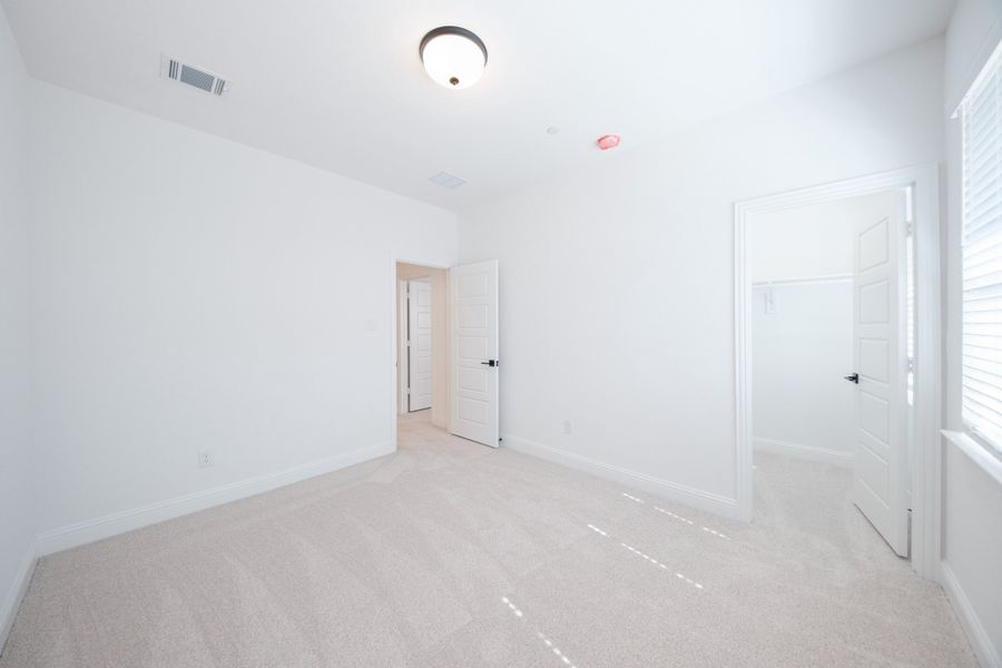 Spacious, unfurnished interior of a new home in Bayside, Rowlett (Image 20).