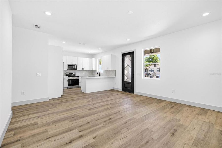 Spacious, unfurnished interior of a new home in , St. Petersburg (Image 23).