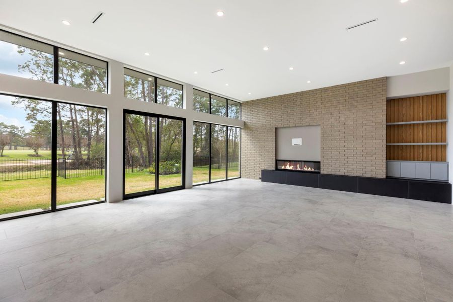 Spacious, unfurnished interior of a new home in , The Woodlands (Image 36).