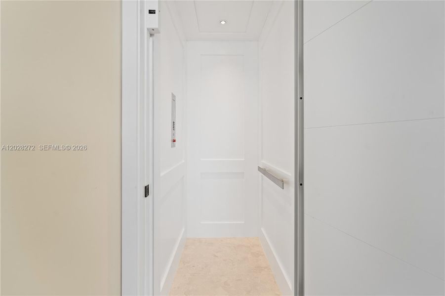 Spacious, unfurnished interior of a new home in , Marathon (Image 24).
