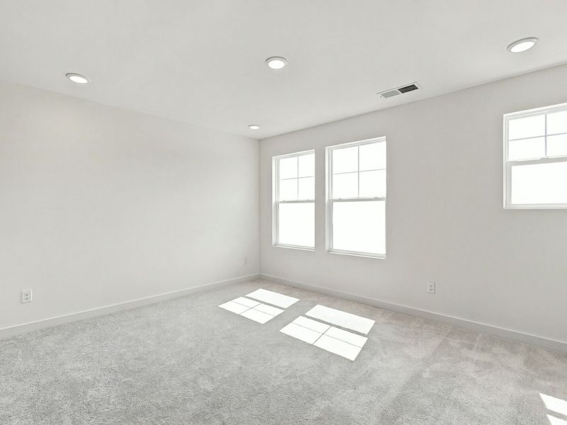 Spacious, unfurnished interior of a new home in Calista Farms, White House (Image 34).