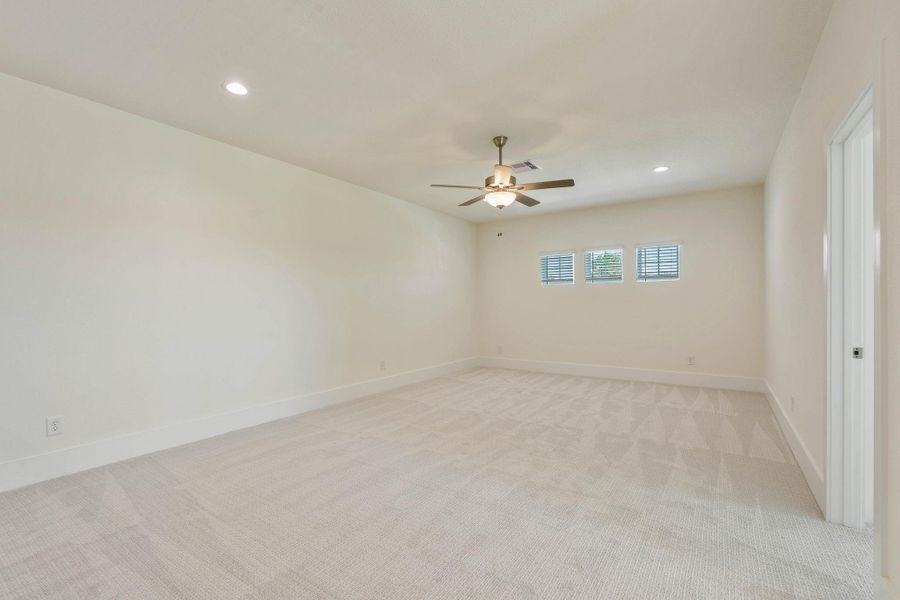 Spacious, unfurnished interior of a new home in Chapel Bend, Montgomery (Image 17).