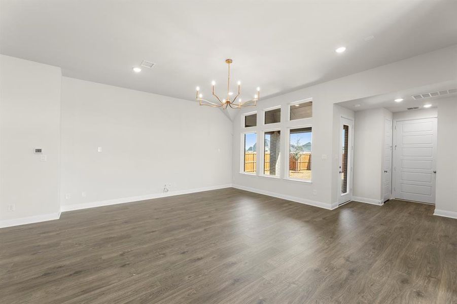 18. 9712 Talia - Family