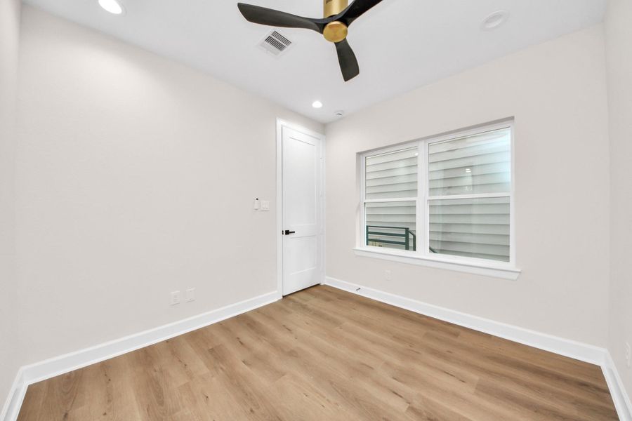 Spacious, unfurnished interior of a new home in , Houston (Image 20).