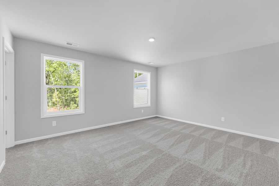 Spacious, unfurnished interior of a new home in Central Creek, Goose Creek (Image 23).