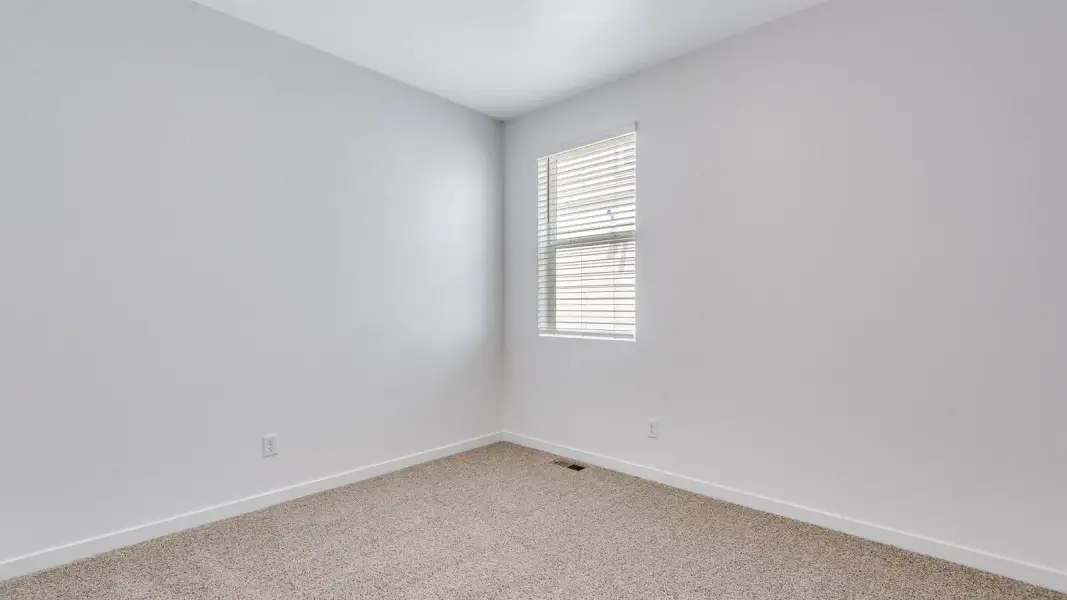 Spacious, unfurnished interior of a new home in Lakeside Canyon, Mead (Image 17).