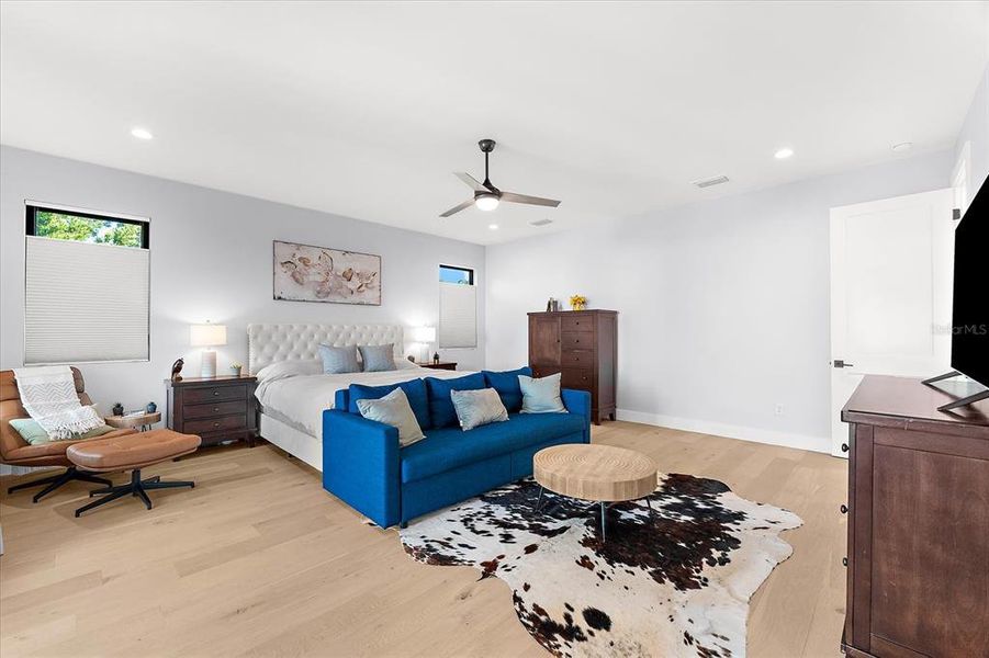 Furnished interior view inside a new home in , Tampa (Image 80).