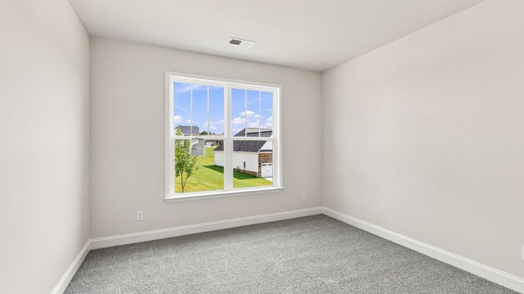 Spacious, unfurnished interior of a new home in Shadowood, Seneca (Image 19).
