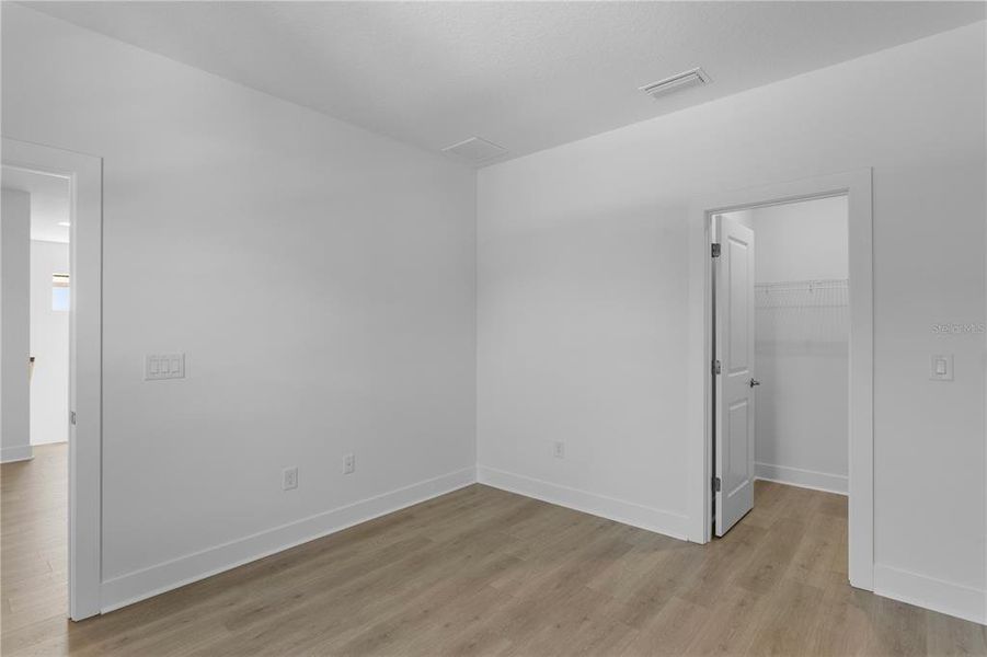 Spacious, unfurnished interior of a new home in , Tampa (Image 39).
