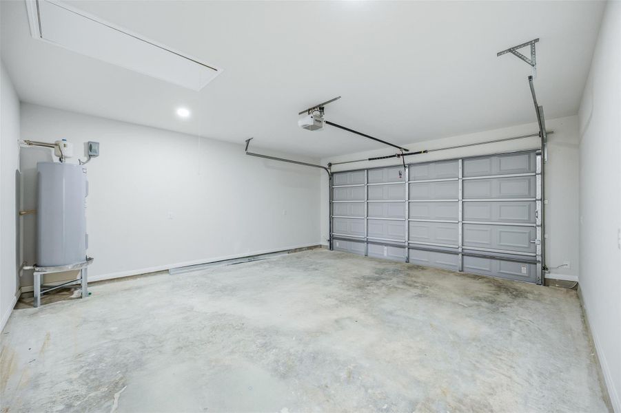 Spacious, unfurnished interior of a new home in , Nixon (Image 9).