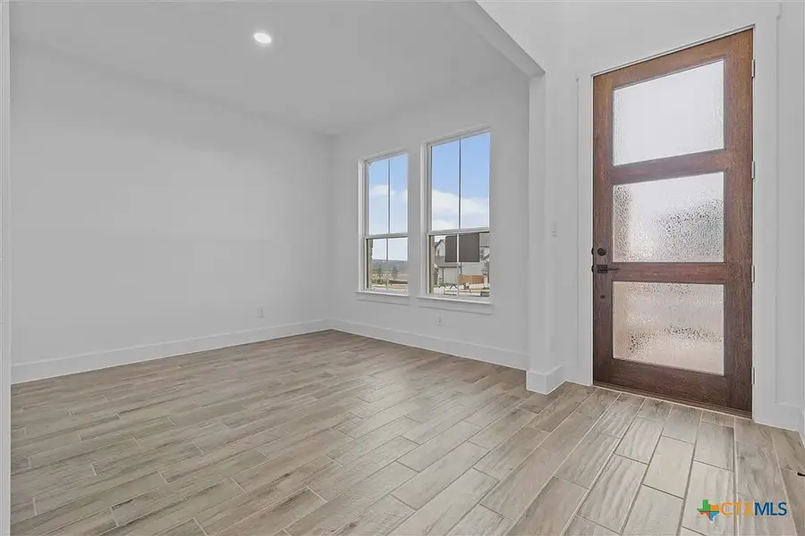 Spacious, unfurnished interior of a new home in Levy Crossing, Killeen (Image 19).