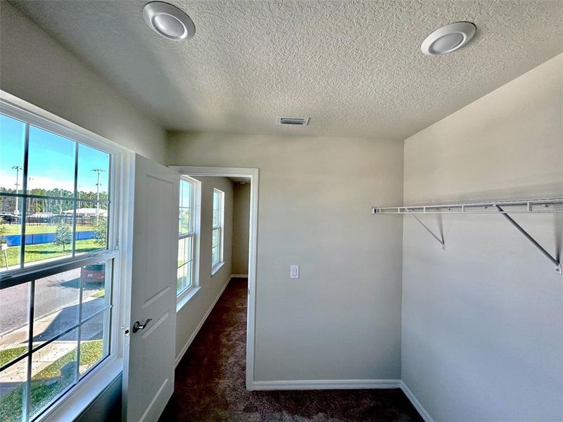 Spacious, unfurnished interior of a new home in , Orlando (Image 10).