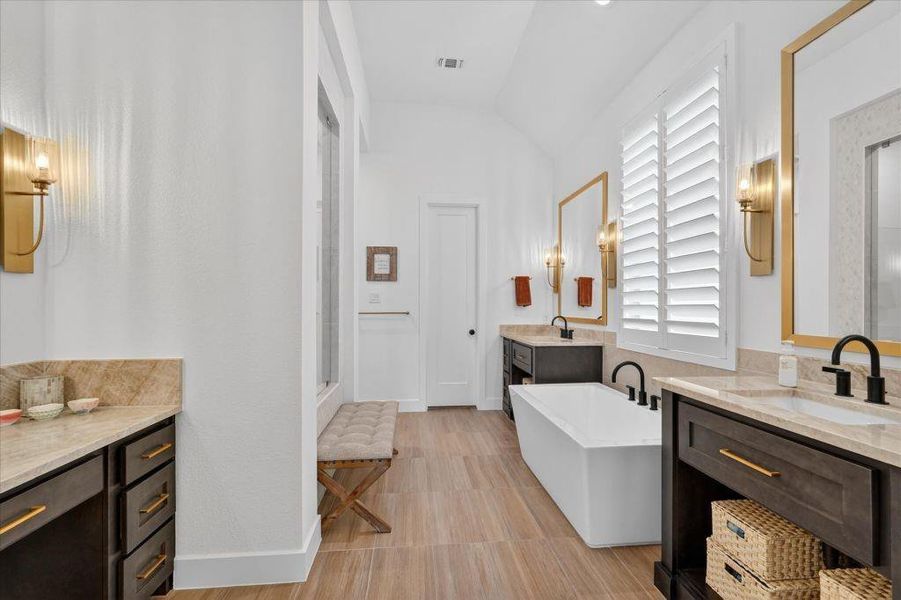 Furnished interior view inside a new home in Saddle Star Estates, Rockwall (Image 40).