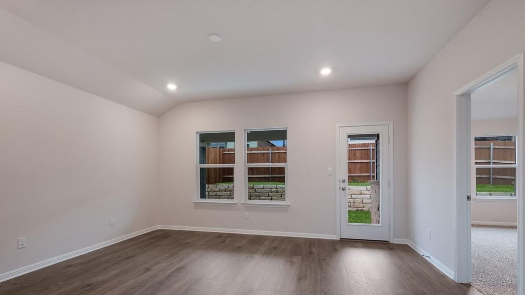 Spacious, unfurnished interior of a new home in Thunder Rock, Marble Falls (Image 8).