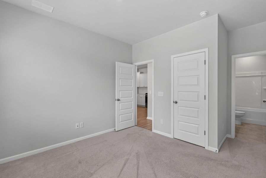 Spacious, unfurnished interior of a new home in Sweetgrass at Summers Corner, Summerville (Image 53).