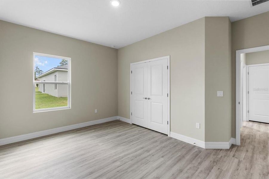Spacious, unfurnished interior of a new home in , Ocala (Image 41).