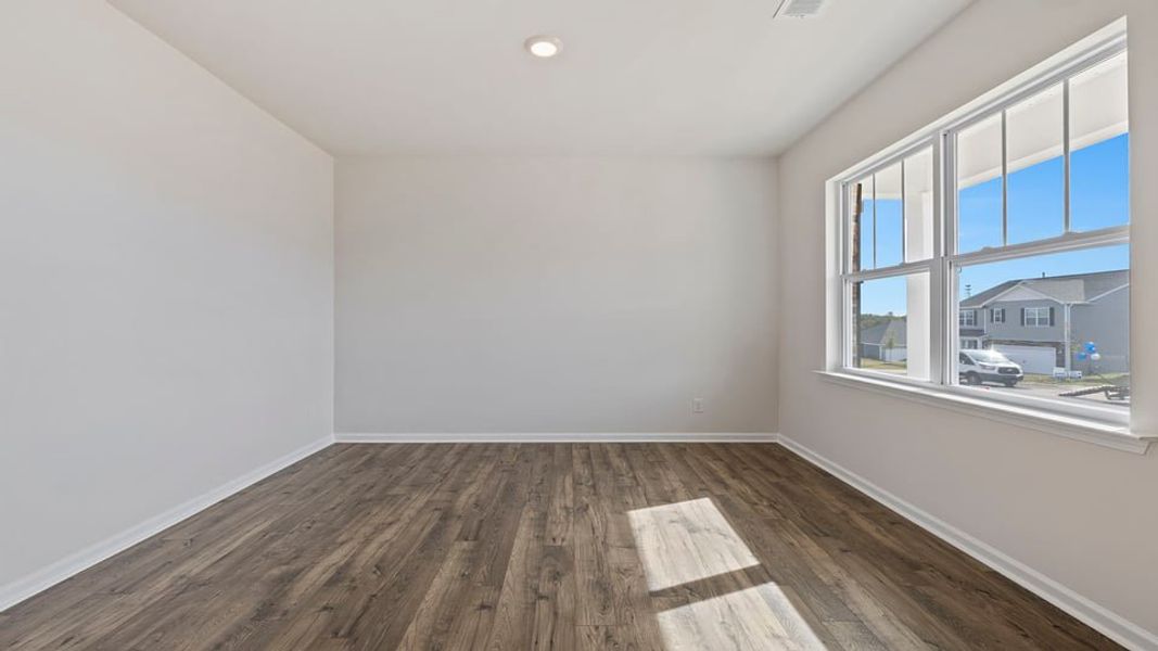 Spacious, unfurnished interior of a new home in Sage Grove, Lyman (Image 13).