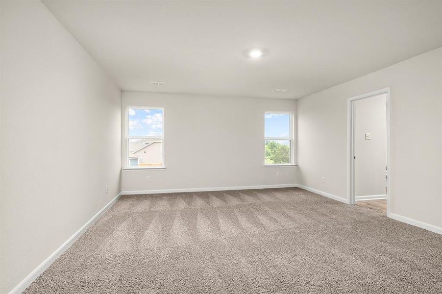 Spacious, unfurnished interior of a new home in , Greenville (Image 5).