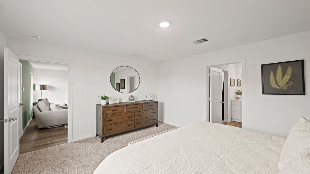 Furnished interior view inside a new home in Silverthorne, Conroe (Image 15).