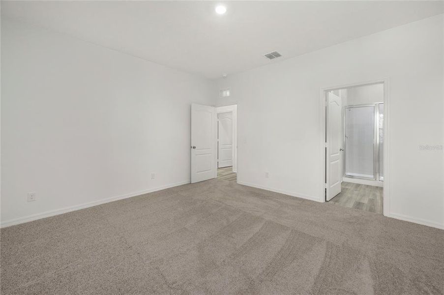 Spacious, unfurnished interior of a new home in Poinciana, Poinciana (Image 9).
