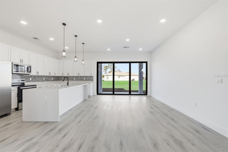 Spacious, unfurnished interior of a new home in , Ocala (Image 33).
