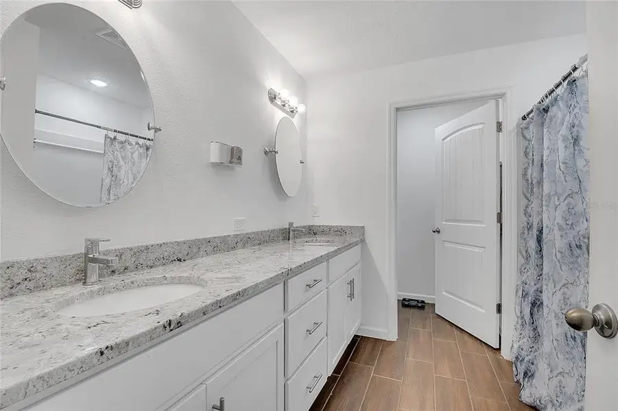 Furnished interior view inside a new home in , Kissimmee (Image 4).