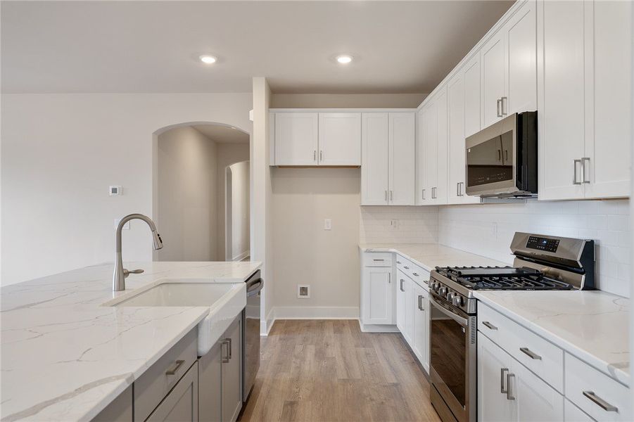 Furnished interior view inside a new home in Eagle Creek, Central (Image 9).