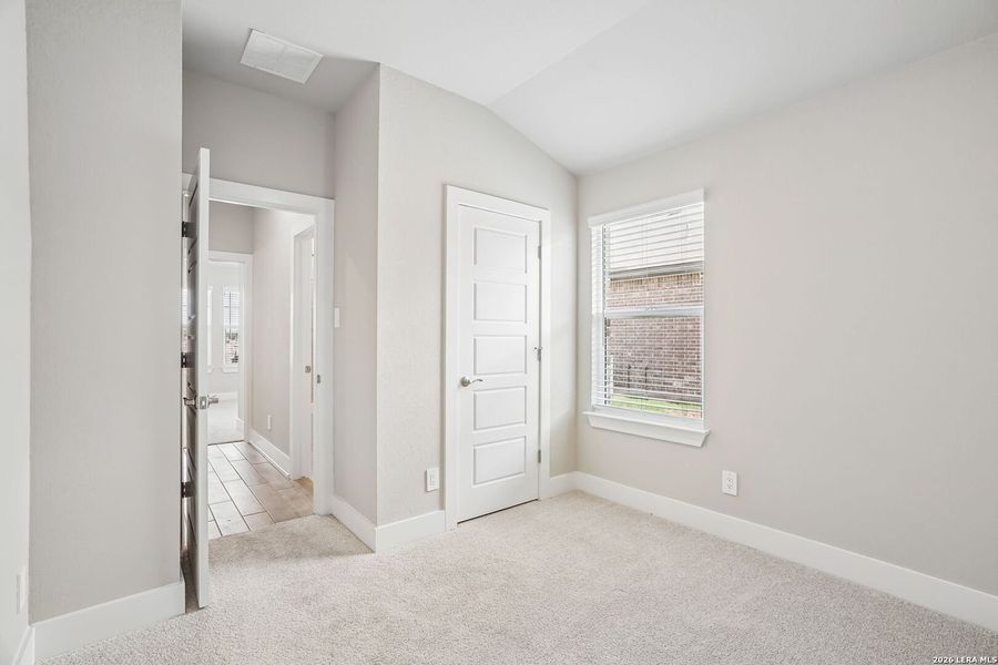 Spacious, unfurnished interior of a new home in Carmel Ranch, Schertz (Image 28). Spacious, unfurnished interior of a new home in Carmel Ranch, Schertz (Image 28).