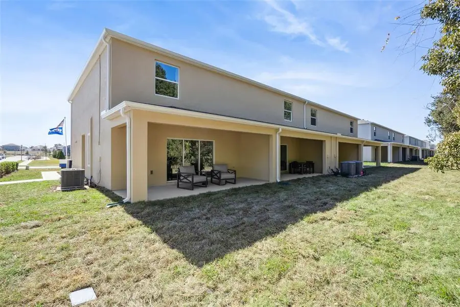 Exterior details and patio area of a home in Oak Pointe, Apopka (Image 3).