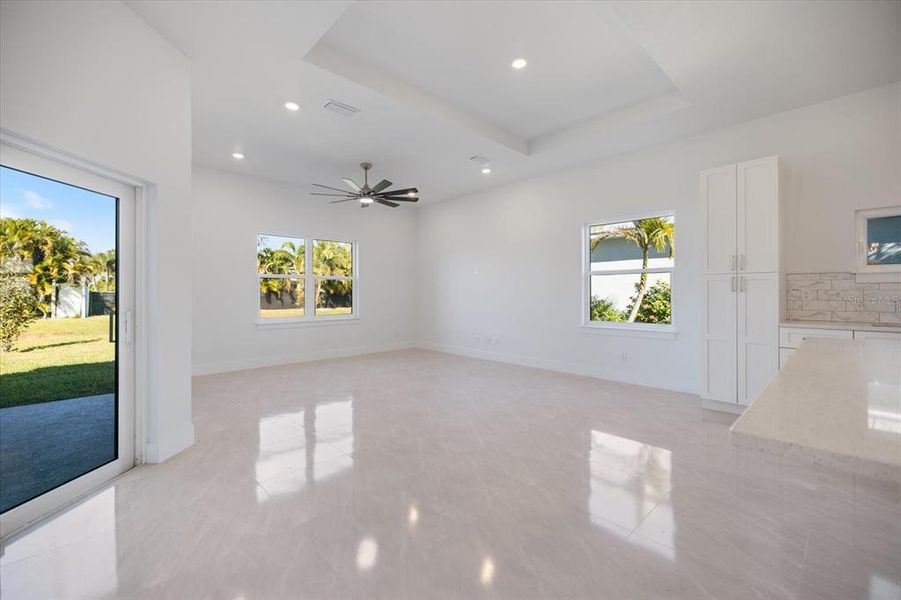 Spacious, unfurnished interior of a new home in , Rotonda West (Image 23).
