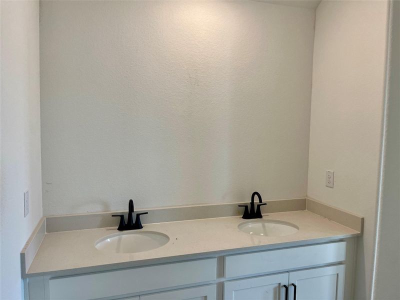 Close-up of interior finishes inside a home in Oakwood Estates, Waller (Image 16).