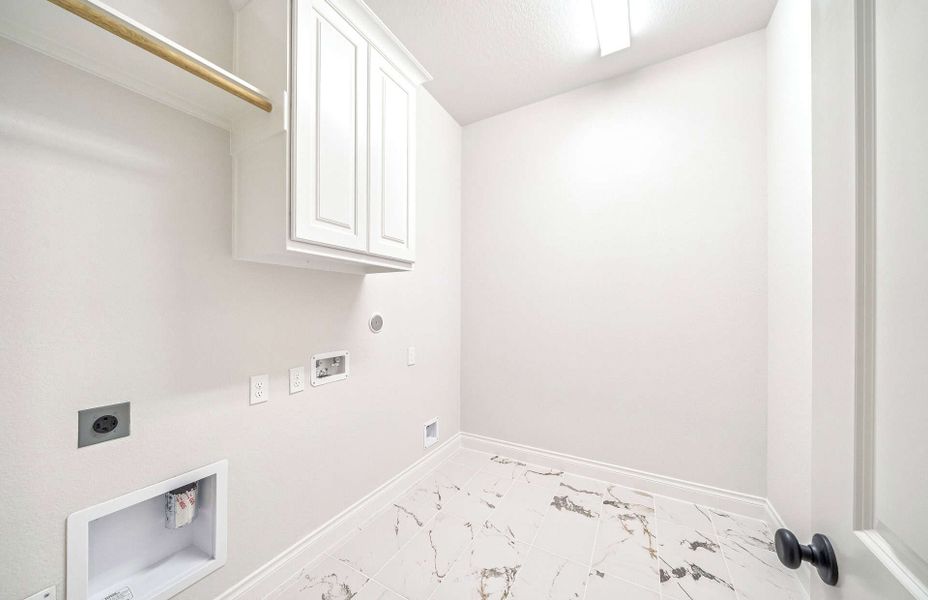 Spacious, unfurnished interior of a new home in Bridgeland 60′, Cypress (Image 25).
