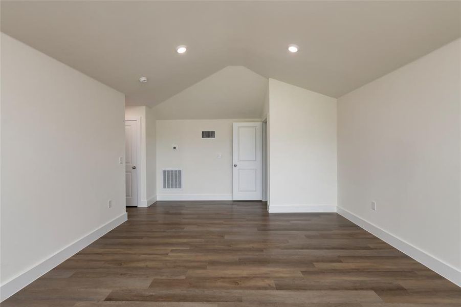 Spacious, unfurnished interior of a new home in , Princeton (Image 23).