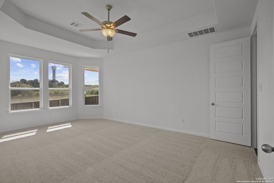 Spacious, unfurnished interior of a new home in Homestead, Schertz (Image 28).