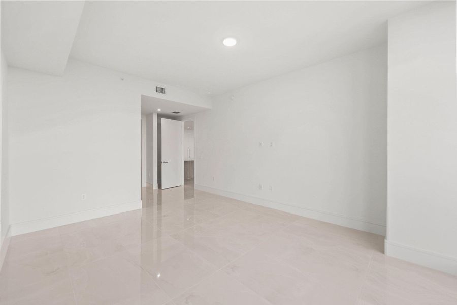 220 Lake Shore Drive - 16.jpg-SMALL