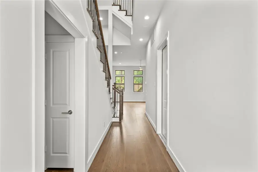 Spacious, unfurnished interior of a new home in Spring Valley Creek, Houston (Image 11). Spacious, unfurnished interior of a new home in Spring Valley Creek, Houston (Image 11).