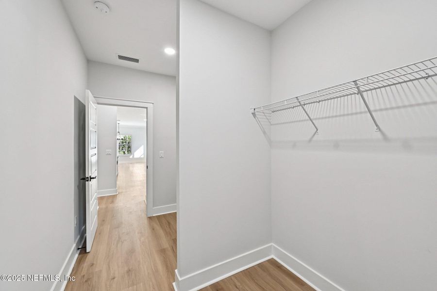 Spacious, unfurnished interior of a new home in , Fernandina Beach (Image 15).