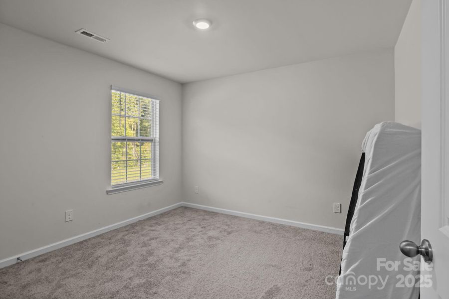 Spacious, unfurnished interior of a new home in Mills at Long Creek, Dallas (Image 20).