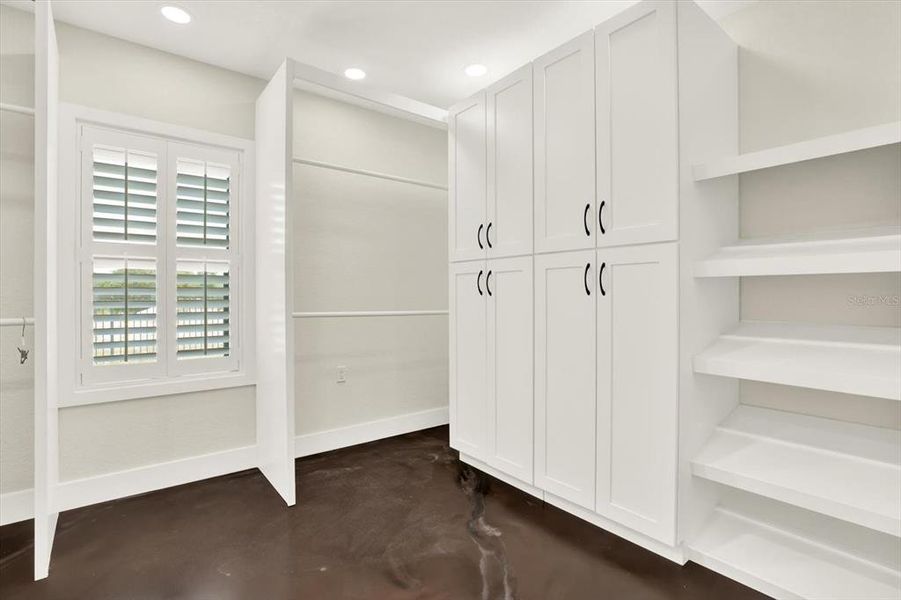 Spacious, unfurnished interior of a new home in , Webster (Image 37).