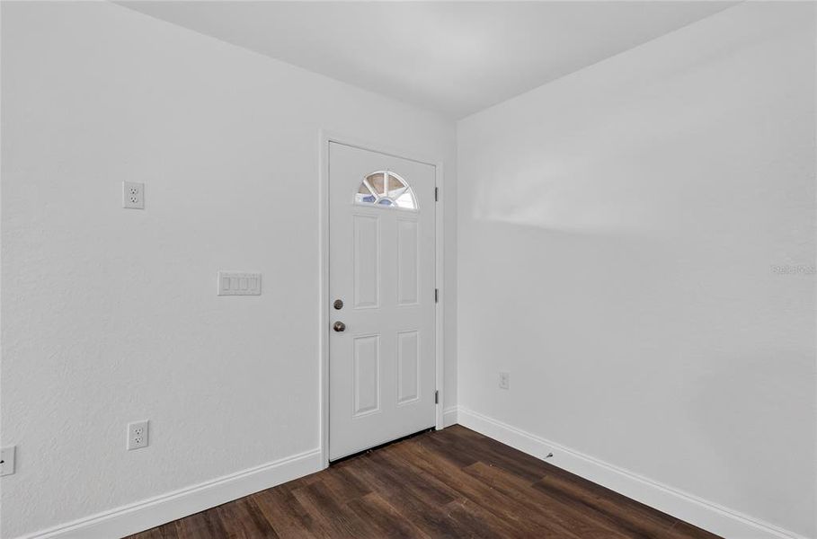 Spacious, unfurnished interior of a new home in , Auburndale (Image 28).