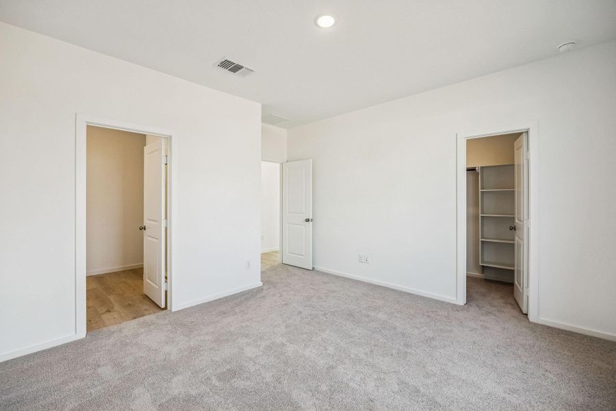 Spacious, unfurnished interior of a new home in Stokesbury, Waller (Image 20).