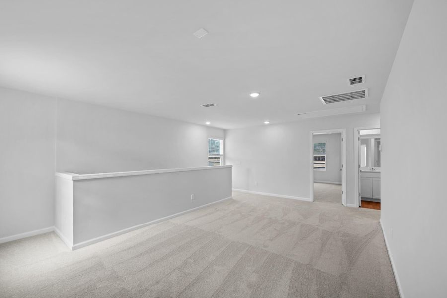 Spacious, unfurnished interior of a new home in , Summerville (Image 22).