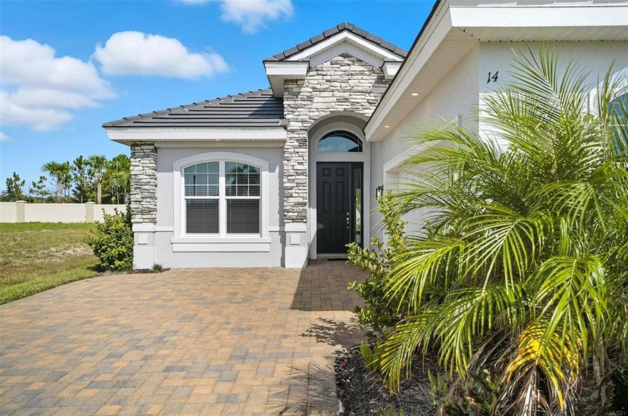 Exterior details and patio area of a home in Marina Del Palma, Palm Coast (Image 24).