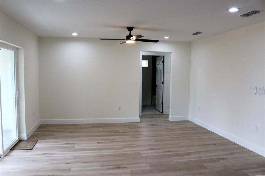 Spacious, unfurnished interior of a new home in , Ocala (Image 25).