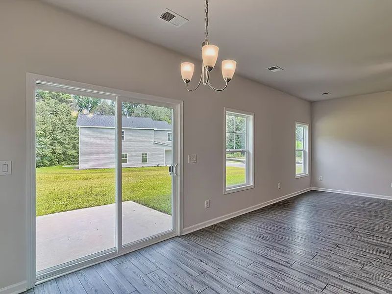 Spacious, unfurnished interior of a new home in Emanuel Creek, West Columbia (Image 9).