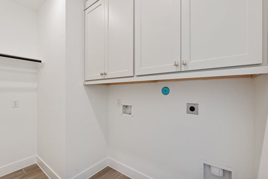 Spacious, unfurnished interior of a new home in Riceland, Mont Belvieu (Image 39).